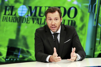 Óscar Puente  durante ‘La Quinta Esquina’, programa emitido en La 8 de Valladolid.-J. M. LOSTAU