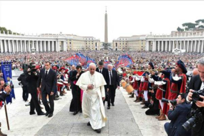 El Papa Francisco liderando una audiencia para participantes de la Conferencia Nacional Italiana del Misionero.-Foto:  CLAUDIO PERI / EFE