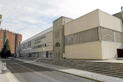 Exterior del Polideportivo Pisuerga donde se celebran los partidos del Club Baloncesto Valladolid-J.M.Lostau