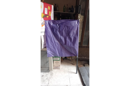 Bandera con palo de PVC.