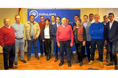 Los recién nombrados candidatos posan en la foto de familia en la sede del partido en Valladolid.-EUROPA PRESS