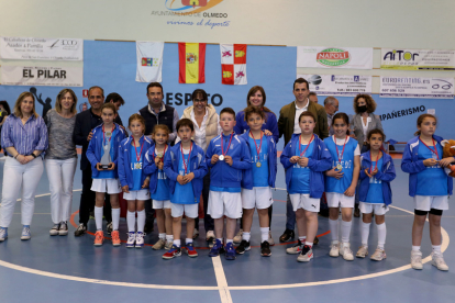 Clausura de las competiciones de baloncesto en Olmedo. / E. M
