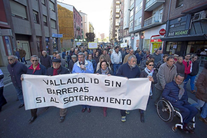Manifestación el pasado mes de abril para reclamar el soterramiento.-PHOTOGENIC