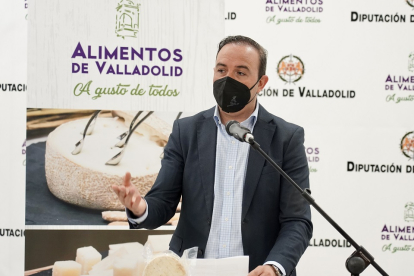El vicepresidente primero de la Diputación de Valladolid, Víctor Alonso, en la presentación de la promoción del sector quesero vallisoletano. -E M.