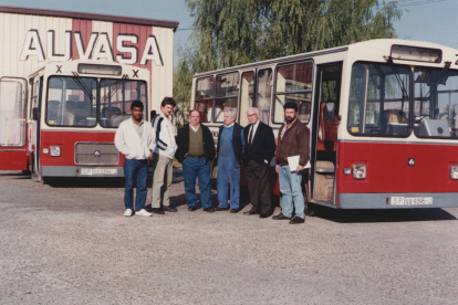 Exposición fotográfica que recorre la historia de los autobuses urbanos de Valladolid.- E. M.