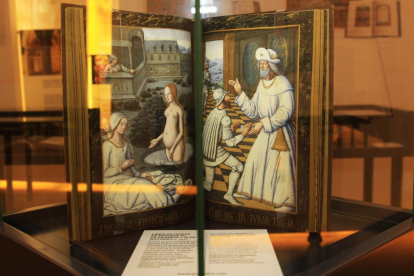 Las piezas que se exhiben en el refectorio del monasterio  pertenecen a la colección del editor Manuel Moleiro.-ICAL