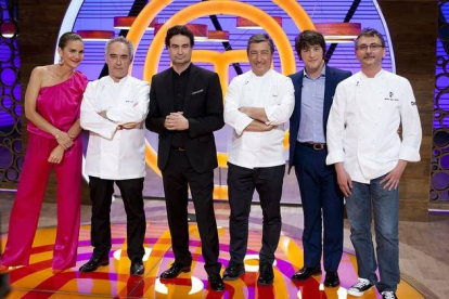 Ferran Adrià, Joan Roca y Andoni Luis Aduriz visitan el concurso, en la última entrega de la temporada.-Foto: RTVE