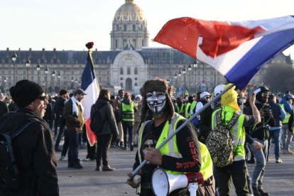 Protesta de los chalecos amarillos en la explanada de los Inválidos en París.-ERIC FEFERBERG (AFP)