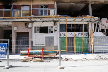 Trabajos de apeo del edificio de la calle Goya siniestrado el pasado 1 de agosto. -PHOTOGENIC