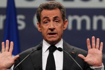 Sarkozy interviene en un mitin del movimiento Sens Commun, este sábado.-Foto:  AP / THIBAULT CAMUS