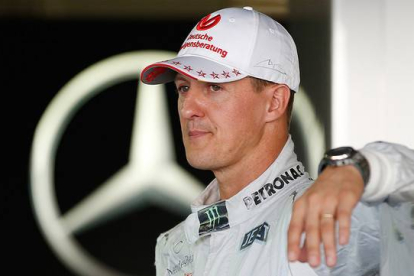 Michael Schumacher, en el box de Mercedes en el circuito de Suzuka, en octubre del 2012.-