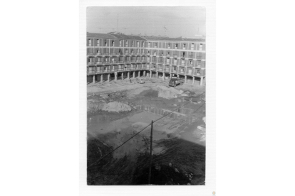 Vista de las obras de urbanización en la plaza de las Batallas en 1969.- ARCHIVO MUNICIPAL VALLADOLID