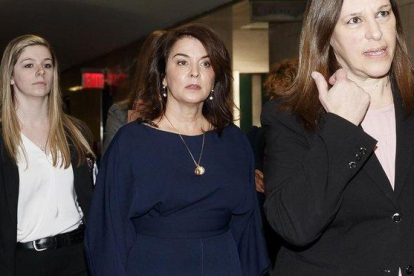 Annabella Sciorra llega al juzgado para declarar como testigo contra Harvey Weinstein, en Nueva York, este jueves.-EFE