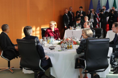 Desayuno de trabajo entre Obama, Merkel, Renzi, Hollande, May y Rajoy.-KAY NIETFELD / AP