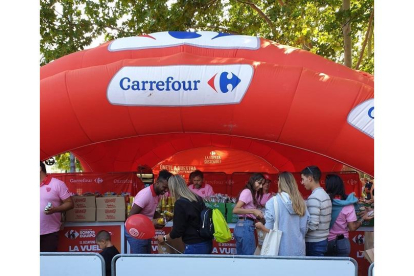 Foto prensa carpas desayunos Carrefour