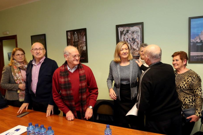 La candidata del PP a la Alcaldía de Valladolid, Pilar del Olmo, se reúne con personas mayores de Valladolid.-ICAL