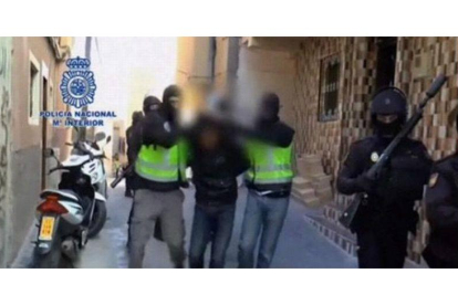 Uno de los detenidos por la policía, hoy, en Ceuta, acusado de terrorismo.-Foto: POLICÍA NACIONAL