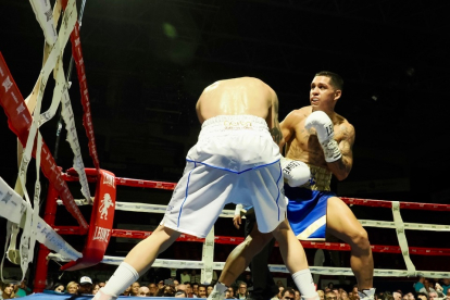 Combate de Salvi Jiménez ante Juanfe López por el título europeo/Miguel Ángel Santos