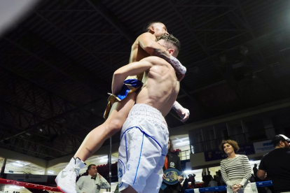 Combate de Salvi Jiménez ante Juanfe López por el título europeo/Miguel Ángel Santos