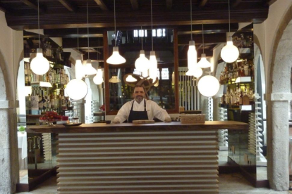 El chef Jesús Sánchez, propietario de ‘El cenador de Amós’, en Cantabria.-E. M.