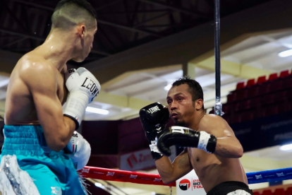 Combate profesional. MOISÉS CONTRA Yaeif Ezeaidani Photogenic/Miguel Ángel Santos