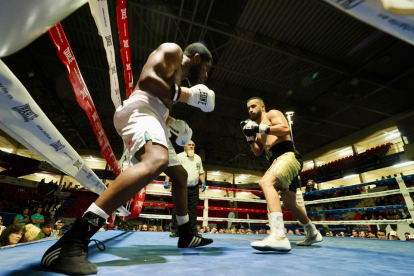 Combate profesional. 70 kgs JEFF BARRET CONTRA KHALID ENNACHAD Photogenic/Miguel Ángel Santos