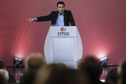 Alexis Tsipras, durante el discurso ante la plana mayor de Syriza.-Foto: Petros Giannakouris / AP