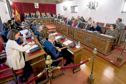 Imagen de archivo de un pleno de la Diputación de Valladolid.-PHOTOGENIC