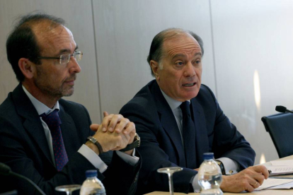El consejero de Economía y Empleo, Tomás Villanueva junto al presidente y consejero delegado de Cofides, Salvador Marín-Ical
