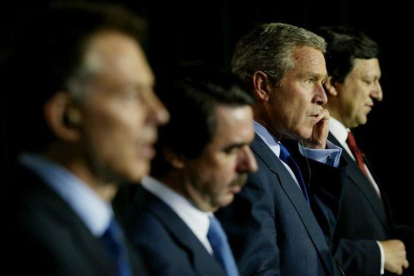 El expresidente José María Aznar, en la cumbre de las Azores, junto a Tony Blair, George W. Bush y Jose Manuel Durao Barroso.-AP