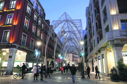 La calle Santiago de Valladolid en la Navidad de 2021. PHOTOGENIC