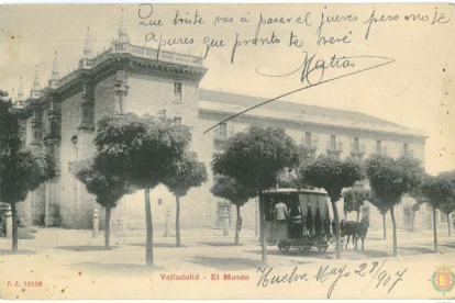 El Palacio de Santa Cruz en 1907 en la zona de la Universidad.  ARCHIVO MUNICIPAL DE VALLADOLID