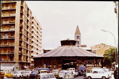 Antiguo mercado de Portugalete en ruinas en la década de 1970 en la zona de la Universidad.  ARCHIVO MUNICIPAL DE VALLADOLID