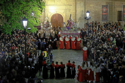 La Señora de Valladolid, la Virgen de las Angustias se ‘encuentra’ en medio de la noche con  ‘Cristo Camino del Calvario’-J. M. LOSTAU