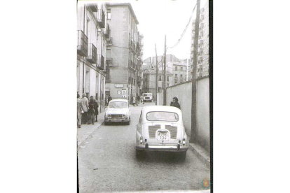 Calle Juan Mambrilla en la década de 1970 en la zona de la Universidad.  ARCHIVO MUNICIPAL DE VALLADOLID