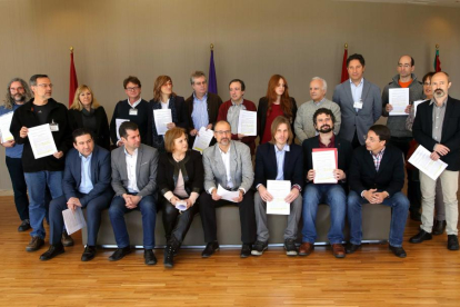 Los grupos parlamentarios de las Cortes se reúnen con la Plataforma de Investigadores de las universidades públicas de Castilla y León.-ICAL