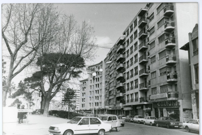 Calle Arzobispo Gandásegui en la década de 1970 en la zona de la Universidad.  ARCHIVO MUNICIPAL DE VALLADOLID