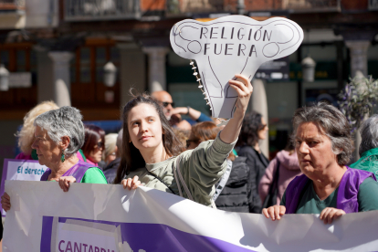 Las organizaciones feministas en la manifestación de Valladolid para defender el derecho efectivo a abortar en la Sanidad pública de cada provincia de la Comunidad.-ICAL