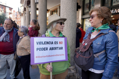Las organizaciones feministas en la manifestación de Valladolid para defender el derecho efectivo a abortar en la Sanidad pública de cada provincia de la Comunidad.-ICAL
