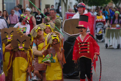 Un grupo de niños en las fiestas de Quintanilla de Onésimo.-EL MUNDO