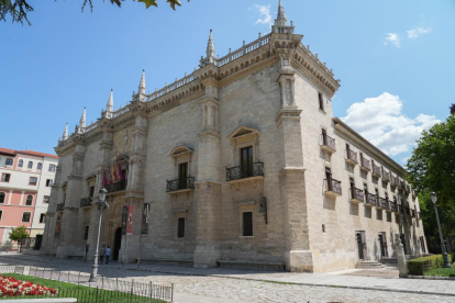 Plaza del Palacio de Santa Cruz en la zona de la Universidad. J.M. LOSTAU