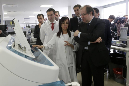 El presidente de la Junta de Castilla y León, Juan Vicente Herrera, visita las nuevas instalaciones del Hospital Comarcal de Benavente (Zamora)-Ical