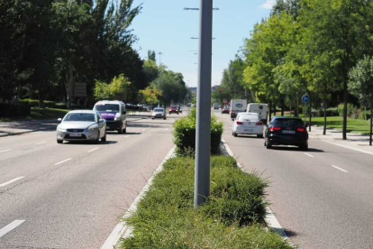 Escaso tráfico en la ciudad de Valladolid a causa del corte de tráfico por La Vuelta. / PHOTOGENIC