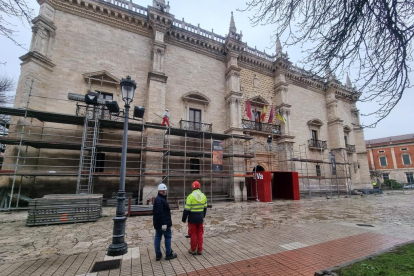 Instalación de los andamios en el Palacio de Santa Cruz para las obras de restauración - PHOTOGENIC