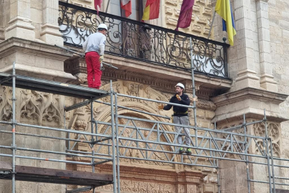 Instalación de los andamios en el Palacio de Santa Cruz para las obras de restauración - PHOTOGENIC