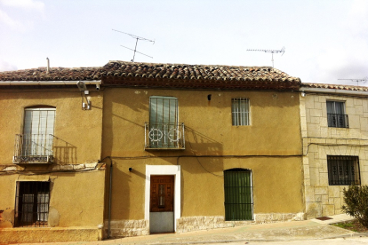 Fachada de la antigua casa del juzgado en Mota del Marqués, antes de la rehabilitación. JCYL