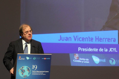 El presidente de la Junta de Castilla y León, Juan Vicente Herrera, inaugura el XIX Foro Iberoamericano de Sistemas de Garantía y Financiación para pymes-Ical