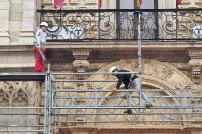 Instalación de los andamios en el Palacio de Santa Cruz para las obras de restauración - PHOTOGENIC