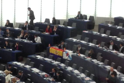 Bandera republicana en el Parlamento Europeo antes del discurso de Felipe VI.-ANTONIO BAQUERO