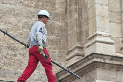 Instalación de los andamios en el Palacio de Santa Cruz para las obras de restauración - PHOTOGENIC